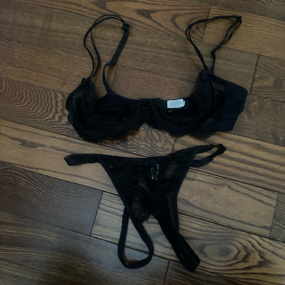 Black Lace Underwire Bra & peekaboo panties set